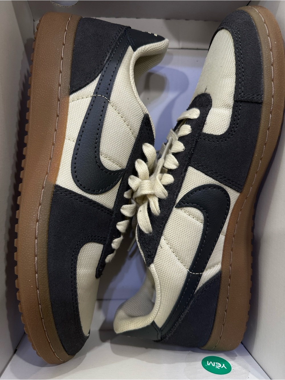 Brand New Men's Nike Suede Sneakers in Cream and Black Size 8